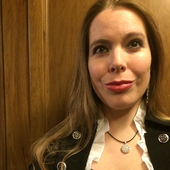 Meet your Posher, Catherine - Picture 2 of 4